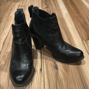 Ugg Australia Cobie Ii Leather Heeled Ankle Boots